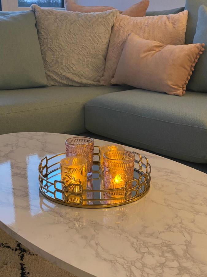 Lees Lookout Holt ,2 Bedroom Luxury Apartment With Private Parking Exteriör bild