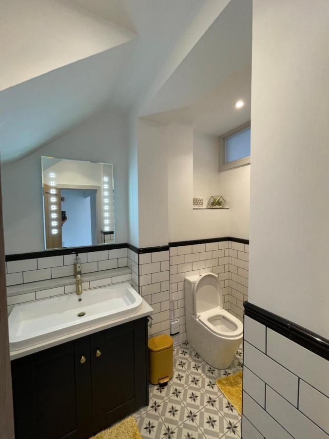 Lees Lookout Holt ,2 Bedroom Luxury Apartment With Private Parking Exteriör bild