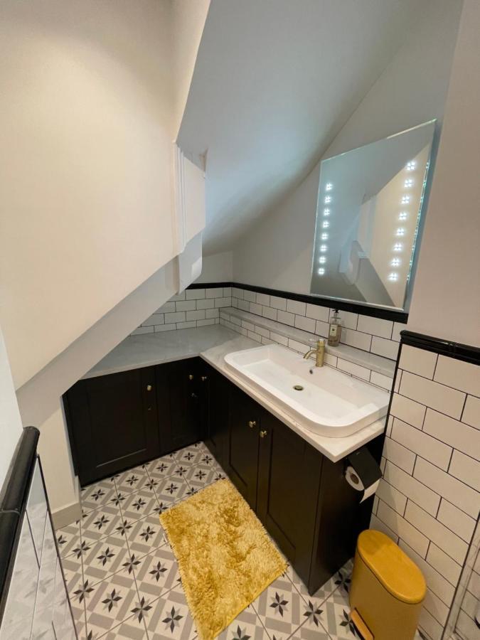 Lees Lookout Holt ,2 Bedroom Luxury Apartment With Private Parking Exteriör bild