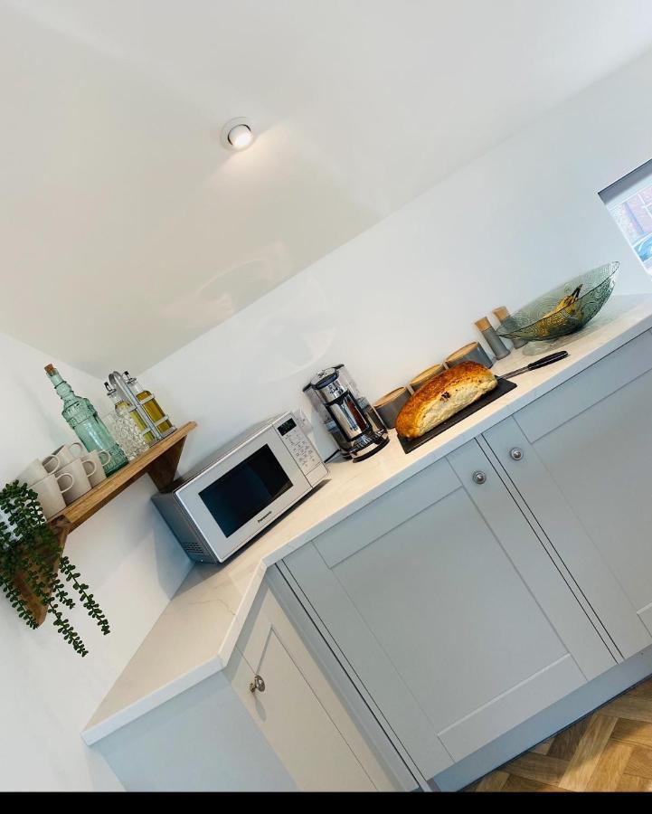 Lees Lookout Holt ,2 Bedroom Luxury Apartment With Private Parking Exteriör bild