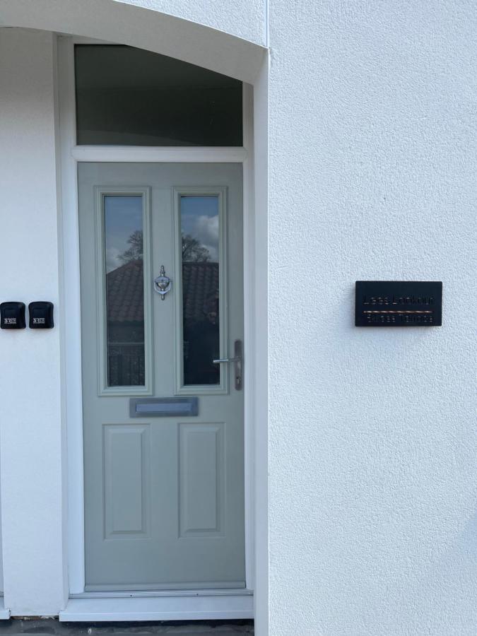 Lees Lookout Holt ,2 Bedroom Luxury Apartment With Private Parking Exteriör bild