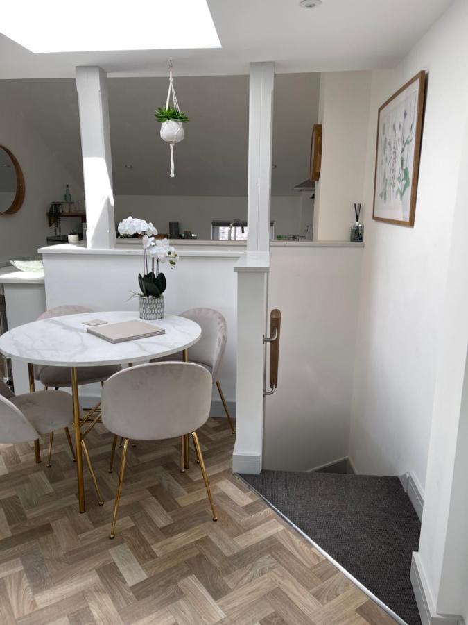 Lees Lookout Holt ,2 Bedroom Luxury Apartment With Private Parking Exteriör bild